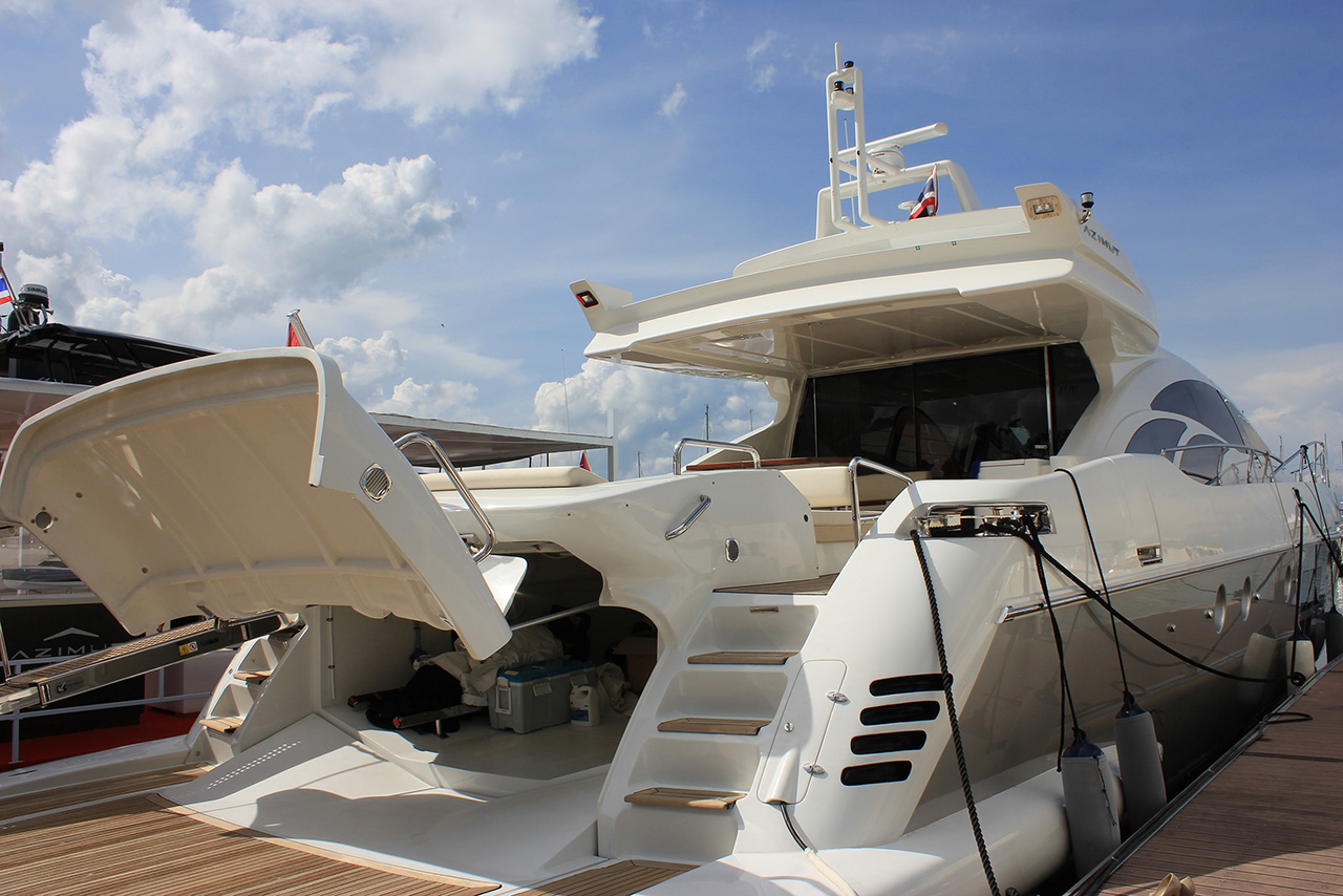 Azimut 88 at the 2016 Ocean Marina Pattaya Boat Show.